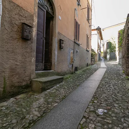A Due Passi Dal *