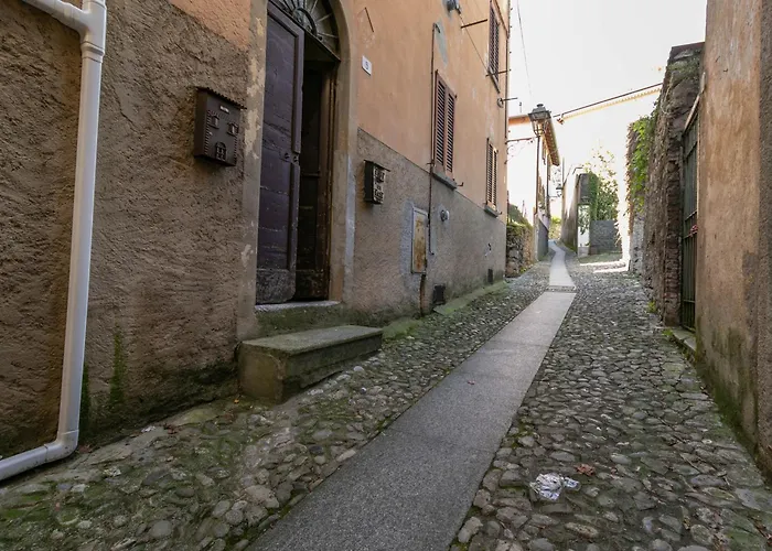 A Due Passi Dal *